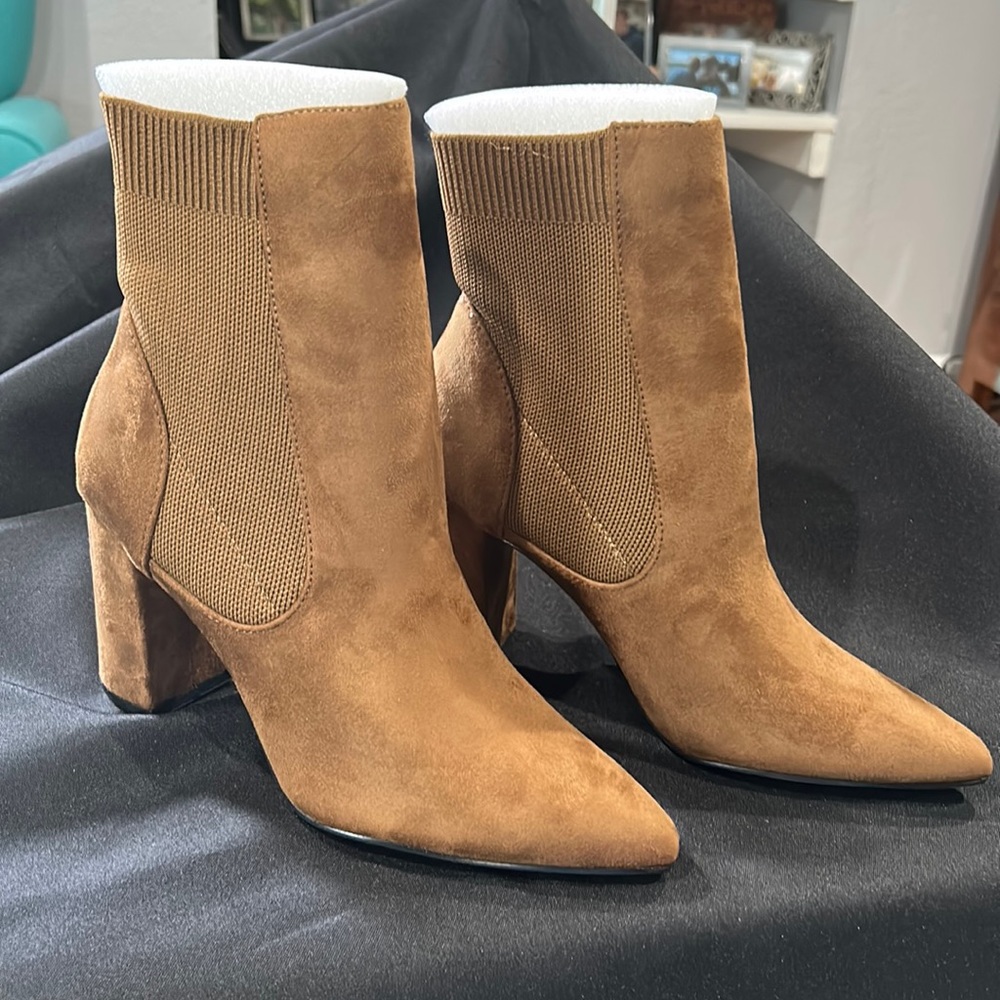 NIB-Pointed Toe Heeled Booties size 7.5